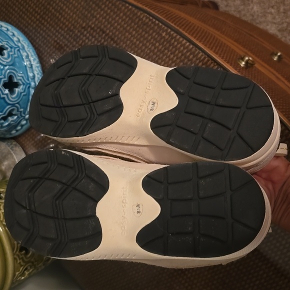 Easy Spirit Beige Suede Sneakers (#17) - Picture 6 of 8